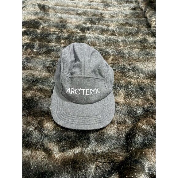 Arc'teryx Men's 5-Panel Adjustable Strapback Black Wool  blend Hat Cap One Size - Picture 1 of 5